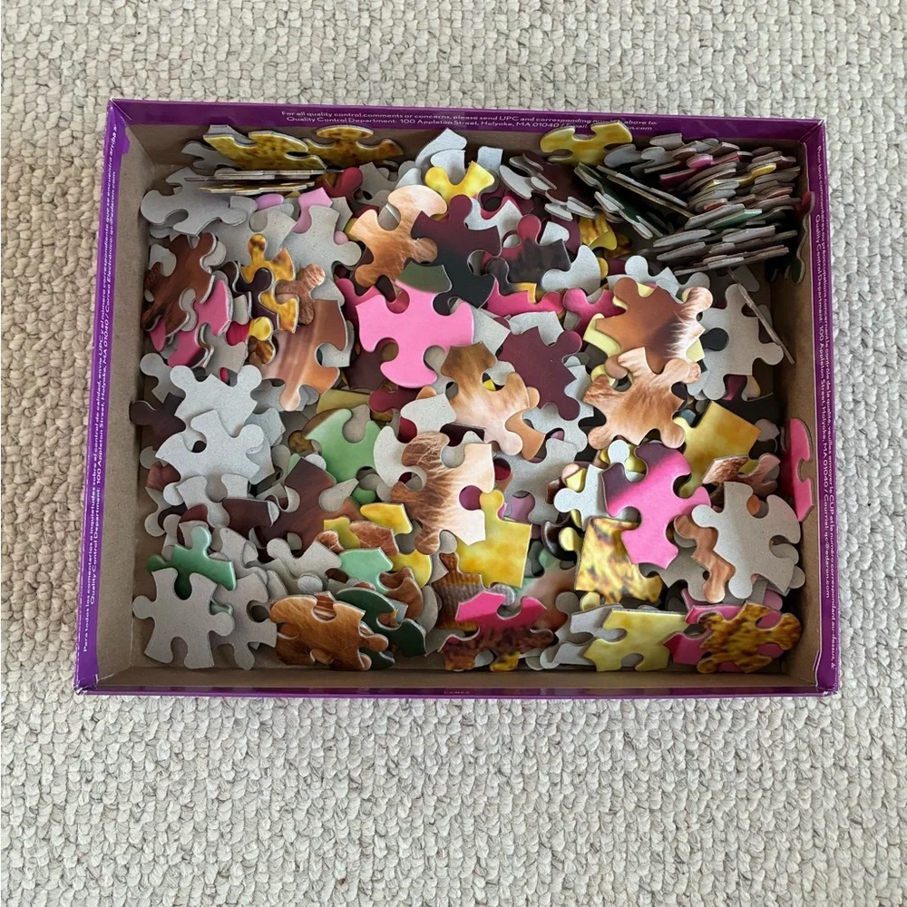Avanti Cat Puzzle with Green and Yellow Accents